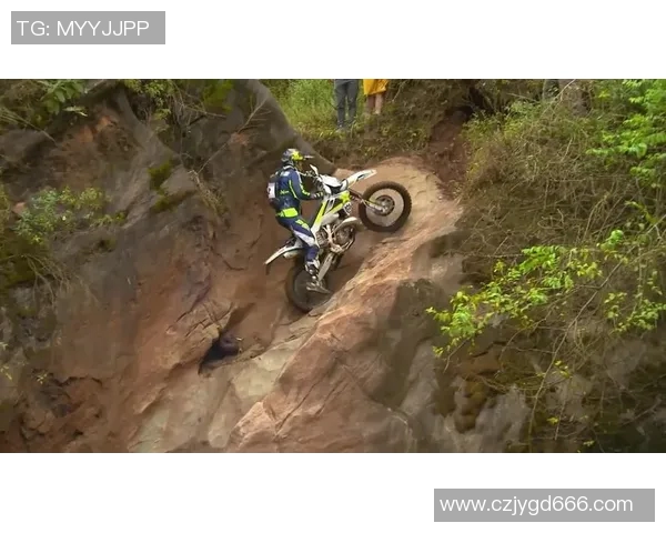 重庆极限运动队在运动极限运动联赛中的耐力表现全面点评与分析